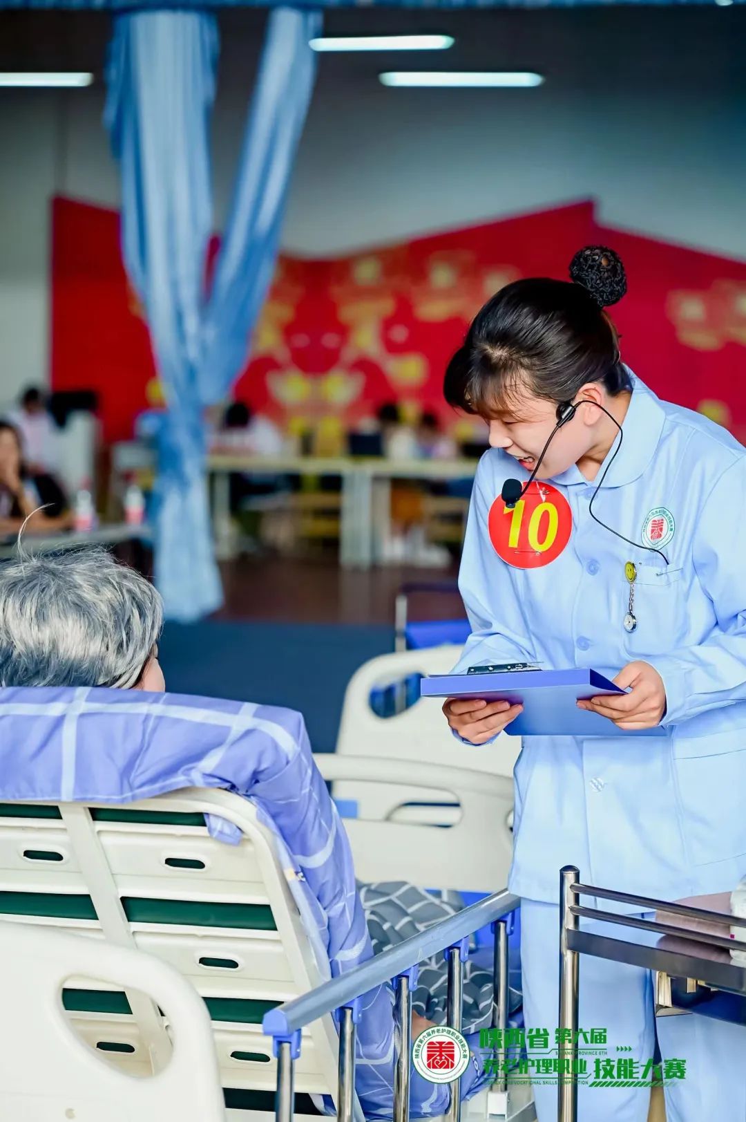 頤悅養(yǎng)老公司的李露露，你是好樣的！