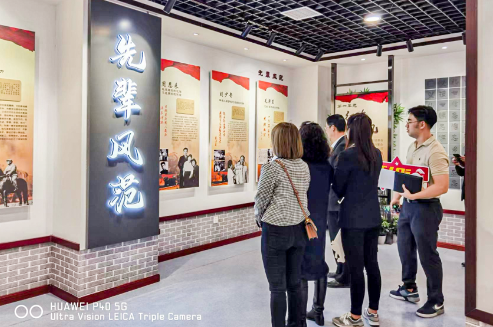 公司固定收益部黨支部、投行業(yè)務(wù)部黨支部、綜合事務(wù)部與金融（產(chǎn)業(yè)）基地保障黨支部開(kāi)展聯(lián)合黨日活動(dòng)