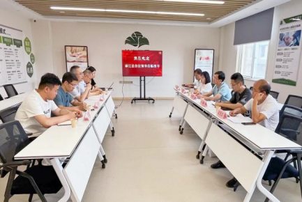 麻江縣縣委副書記、縣人民政府縣長楊興濤一行到頤信養(yǎng)老公司進(jìn)行康養(yǎng)項目考察